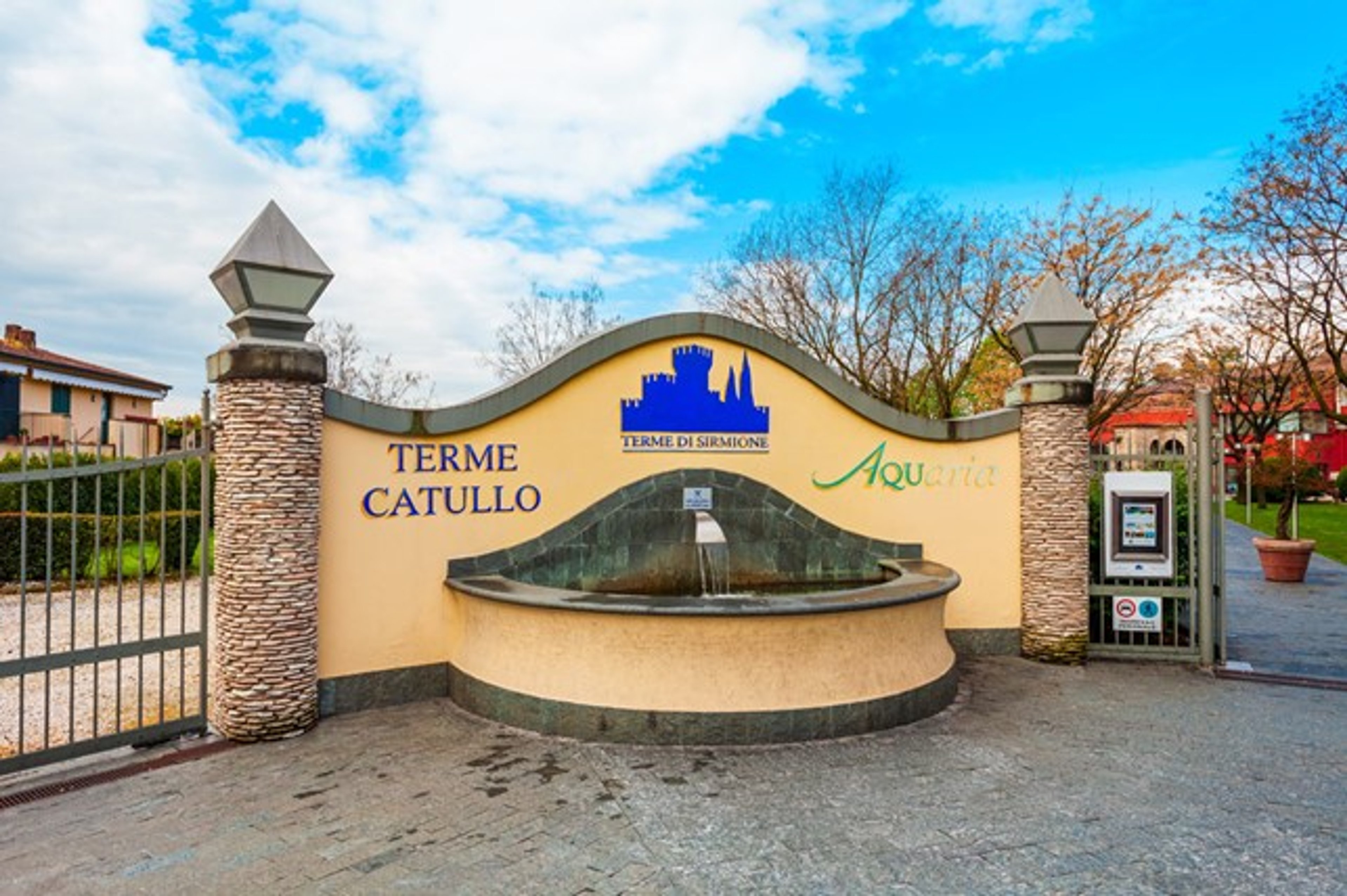 Immagine di copertina per Terme di Sirmione: Salute e Relax con Acqua Termale Sulfurea